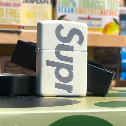 SUPREME - Zippo 11