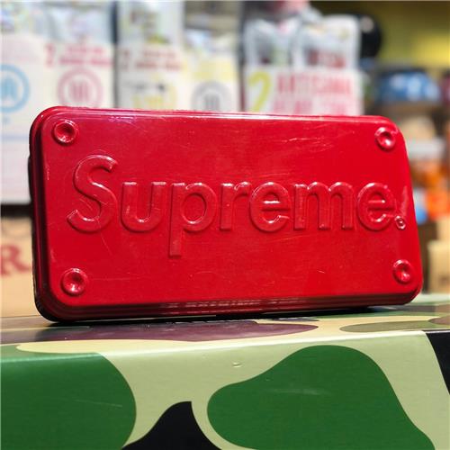 SUPREME - Ashtray Box 05 - Rabbit Habit 